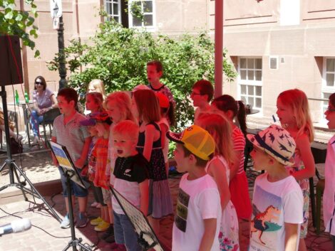 Musikschule musiziert auf Frühlingsfest – Sammlung für ukrainische Flüchtlingskinder
