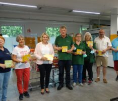 MdL Christiane Staab im Gespräch mit den regionalen Tafeln