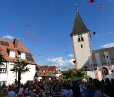 GEBKLeimen läßt Herzluftballons steigen: Dank an alle KiGa-Erzieherinnen!