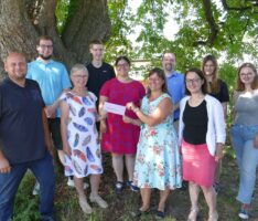 Repair Café spendete 400 Euro für die Jugendarbeit der ev. Gemeinde St. Ilgen