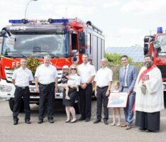 Festakt und Feier bei Feuerwehr Nußloch: Neues Löschfahrzeug nun mit Gottes Segen