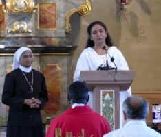 Erwachsenentaufe von Prof. Raziya Parvin in der St. Laurentius Kirche in Nussloch