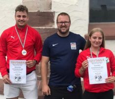 Benz-Zwillinge dominieren die Meisterschaften im Gewichtheben