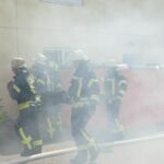 Vorzeigeeinsatz: Leimener Feuerwehr "rettet" drei Personen aus brennendem Haus