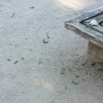 Ekelhafter Scherben-Vandalismus im Menzerpark und auf Kinderspielplatz