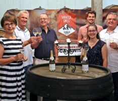 Gediegene Alpengastronomie „Baracca Swiss“ ab November im Weingut Adam Müller