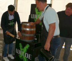 Wenig zopfe, Regen trotze, Bierchen schlotze – Denkwürdiges Sandhäuser Hopfezopfe