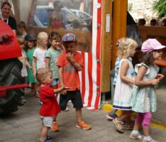 Leckere Hähnchen mit Pommes bei Stather’s – 80 Kindergarten-Kinder eingeladen