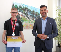 Sandhäuser Abiturient gewinnt Silber-Medaille bei Informatik-Olympiade