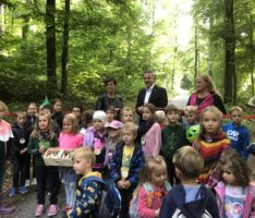 Große Freude bei allen Spaziergängern – Leimener Wichtelpfad eröffnet