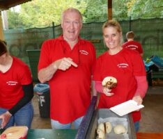 Erfolgreiches zweites Dampfnudel-Fest beim TV Germania St. Ilgen – 300 Stück verkauft