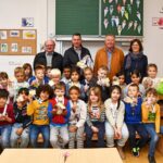 VdK Sozialverband stattete Erstklässler der Turmschule mit Reflektor-Bärchen aus