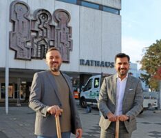 Erster Spatenstich für die Umgestaltung des Sandhäuser Rathaus-Vorplatzes