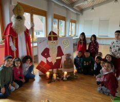 Sei gegrüßt lieber Nikolaus, wieder gehst du von Haus zu Haus…..