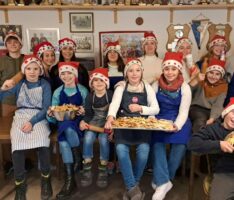 In der Neptun Weihnachtsbäckerei – Jugendteam backte viele leckere Plätzchen