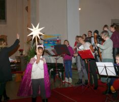 Eine klangvolle Musikschul-Weihnachtreise in der Herz-Jesu-Kirche Leimen