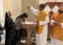 Pfarrer Lourdu taufte ehemalige Hinduistin Niveditha Vincent in der Christmette