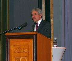 Rede Dr. Harbarths: Weimarer Verfassung, Grundgesetz und Verfassungsgericht