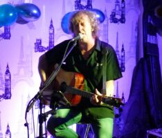 Henny’s Minigolf: Eröffnung war massiver Erfolg – Uwe Janssen machte Stimmung