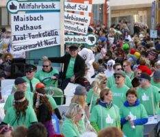 Kaiserwetter zum Nußlocher Faschingszug – Beste Laune, fröhliche Zuggruppen