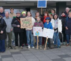 Gemeinsame Klimaschutz-Demonstration vor dem Neuen Rathaus in Sandhausen