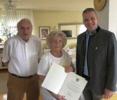 Gratulation! Diamantene Hochzeit im Hause Karl-Heinz und Inge „Graffiti-Oma“ Hess