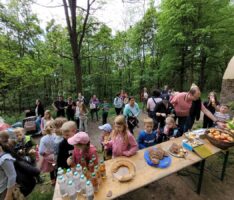 Gemeinsame Wanderung zur Saisoneröffnung auf dem Wichtelpfad in Leimen