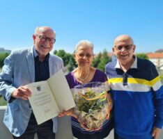 Bgm.-Stellv. Richard Bader gratulierte zur Diamantenen Hochzeit im Hause Siehl