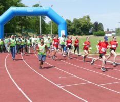 Ahmadiyya Charity Walk im Waldstadion – Feuerwehr freut sich über 300€-Spende