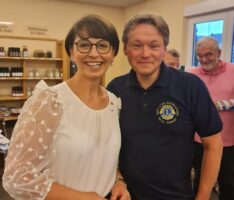 Nathalie Müller folgt Jürgen Treubel als Präsidentin des Lions Club Leimen
