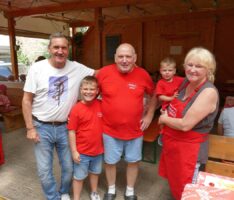 Stather’s Vesperstube läd Elisabeth-Ding-Kindergarten zum Hühnchenessen ein
