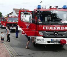 Großes Leimener Feuerwehrfest mit Einsatz-Vorführungen und Spritzparcours