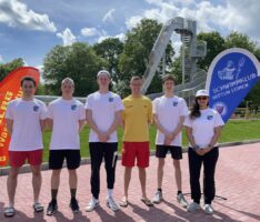 Rettungsschwimmer von DLRG, Tauch- und Schwimmclub im tägl. Freibad-Einsatz