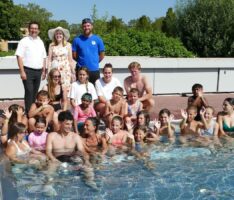 Im Freibad rutschen, baden und SCHWIMMEN – Das erlernten Kinder im Ferienprogramm