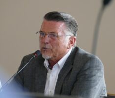 Treffpunkt Leimen: Erwin Paulus erläutert die Situation des insolventen Investors