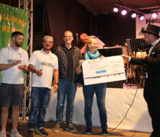 Angellocher Kerweborscht spenden Tombola Einnahmen an den Förderverein