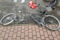 Kurios: Fahrrad zerbricht in der Mitte – Fahrer stürzt und verletzt sich leicht