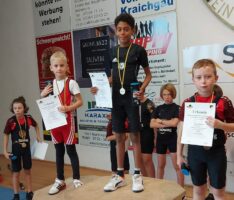 Heben: Emerich Dumontier und Emely Weyer holen beide Gold bei BaWü-Meisterschaften