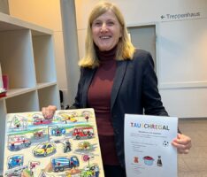 AVR-Tauschregal in Leimens neuem Rathaus wieder aufgestellt