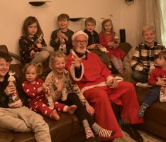 VdK mit Nikolaus Heinz Camp besuchte Familien zuhause und überbrachte Geschenke