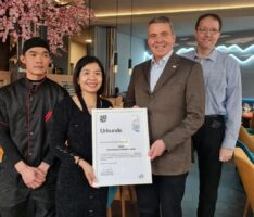 OB Hans Reinwald und Frank Timmers auf Antrittsbesuch im SUVI-Restaurant