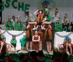 Große Frösche-Prunksitzung in ausverkaufter Halle – Mit Queen, Pirat und Bauarbeiter