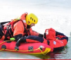 Eisrettungsübung im Ladenburger Freibad