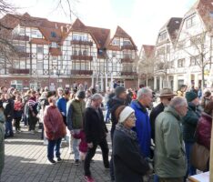 Erfolgreicher Waffelsonntag lockt hunderte Besucher – Über 600 € Spenden gesammelt