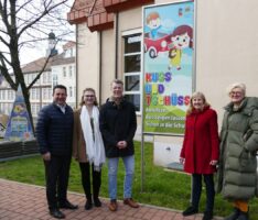 „Kuss und Tschüss“- Zone für Elterntaxis an der Turmschule wieder eingerichtet