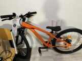 Dreister Fahrrad-Diebstahl von Privatgrundstück – Rad ist auffällig organgefarben