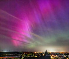 Spektakuläre Polarlichter auch bei uns sichtbar: Nachthimmel in magisches Licht