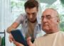 Fit fürs Handy – Schüler des FEG weihen Senioren in Kniffe des Smartphone ein