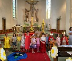 Rollenspiel des kath. Kindergartens St. Georg beim 100 jährigen Weihejubiläum