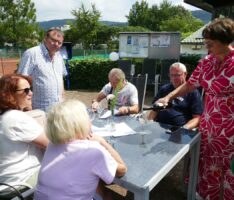 Weinprobe mit korrespondierender Klaviermusik beim TC Blau-Weiß Leimen